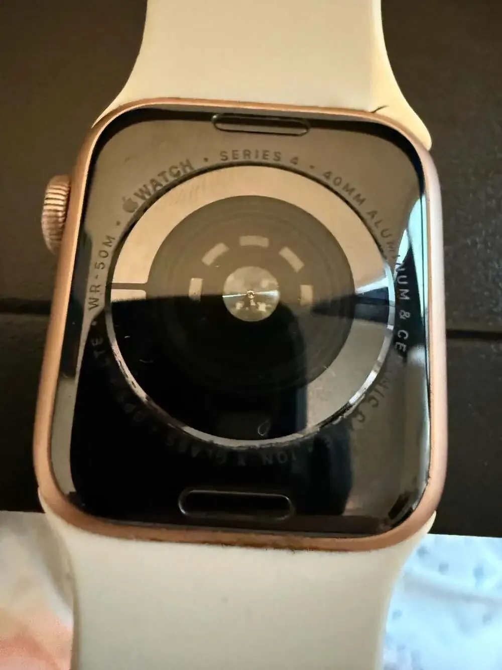 Apple Watch Series 4 40mm Rose Gold Aluminum Case